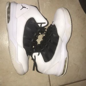 Jordan max aura 10